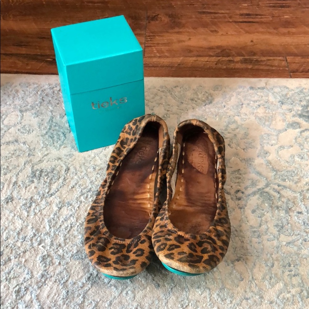 Leopard print Tieks